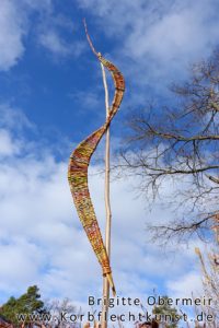 Lange Schlange an der Stange - Gartenstecker