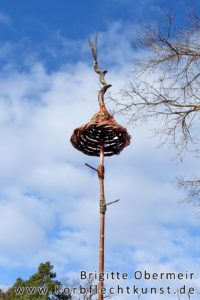 Vogelfutterstelle am Stock