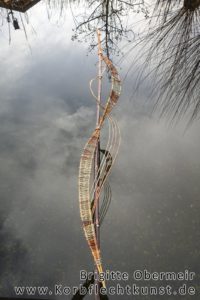 Lange Schlange an der Stange - Rankhilfe